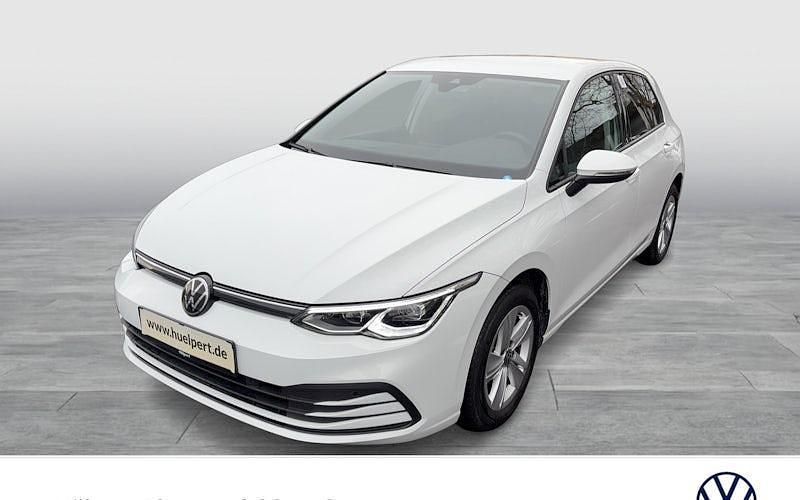 Gebraucht VW Golf VIII Life 131 PS (96 kW) 2023 Weiß Limousine