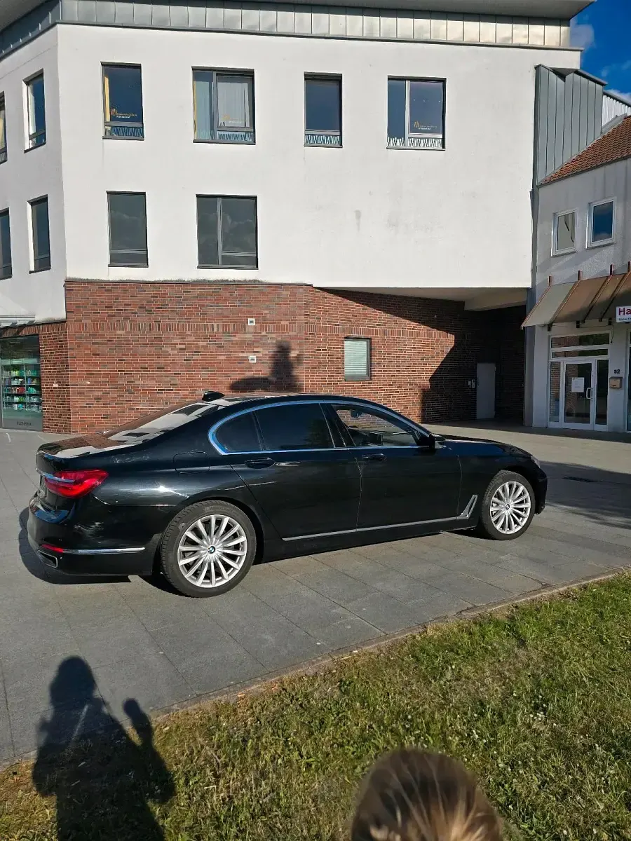 Gebraucht BMW 750 400 PS (294 kW) 2016 Schwarz Limousine