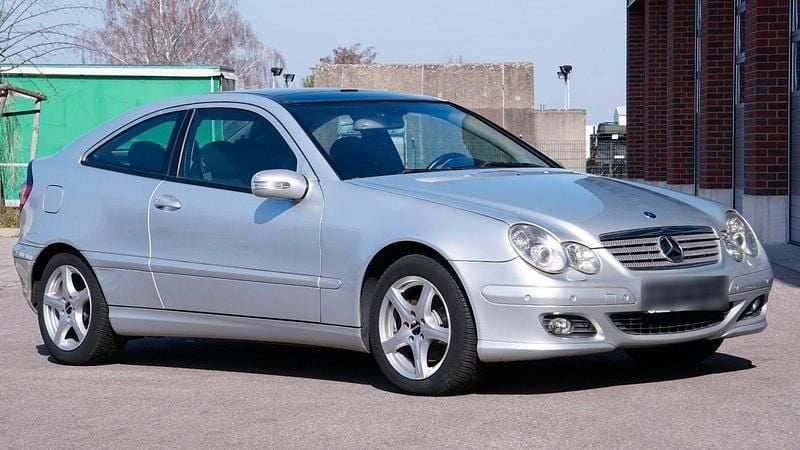 Gebraucht Mercedes C320 218 PS (160 kW) 2004 Silber Coupé