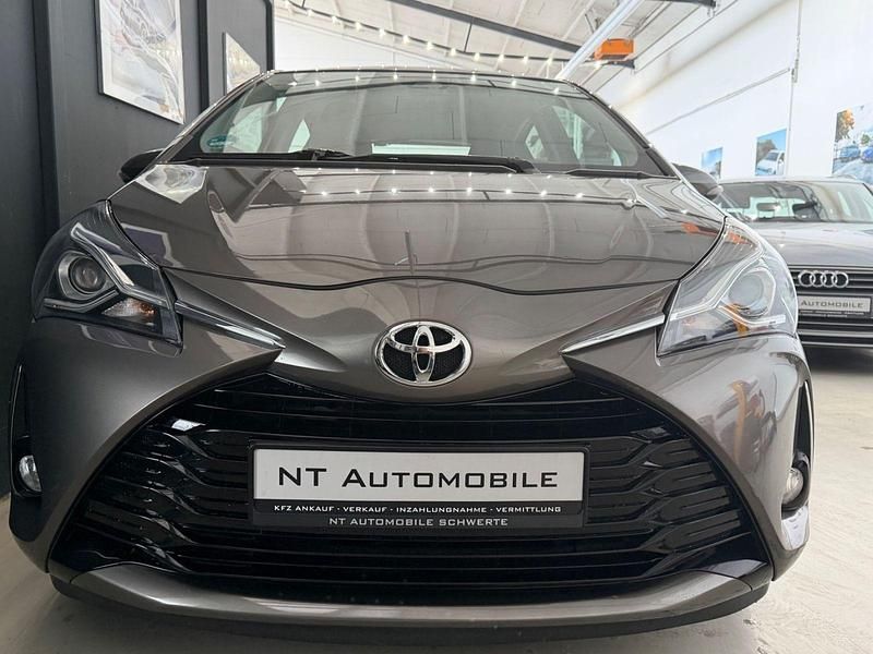 Gebraucht Toyota Yaris Comfort 69 PS (50 kW) 2017 Grau Kleinwagen