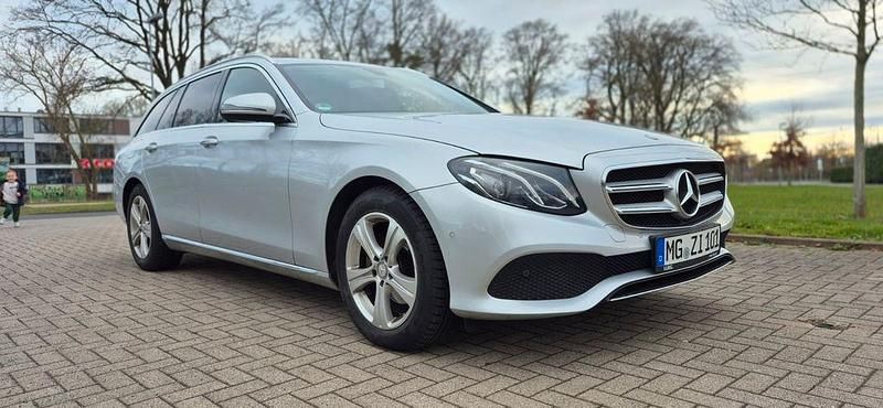 Gebraucht Mercedes E200 150 PS (110 kW) 2016 Silber Limousine