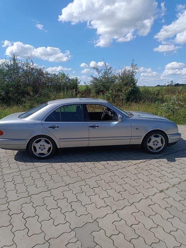 Gebraucht Mercedes E430 279 PS (205 kW) 1997 Silber Limousine