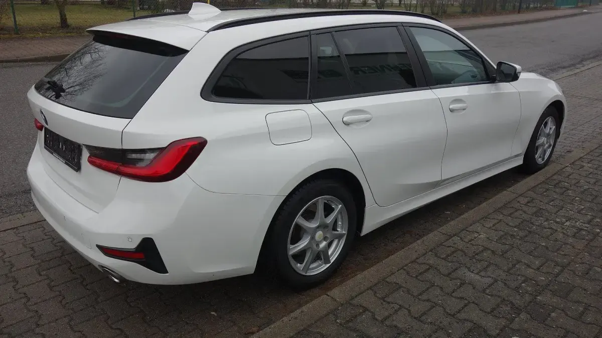 Gebraucht BMW 320 Advantage 190 PS (139 kW) 2020 Weiß Kombi