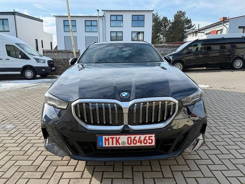 Gebraucht BMW 520 M Sport 197 PS (144 kW) 2025 Schwarz Kombi