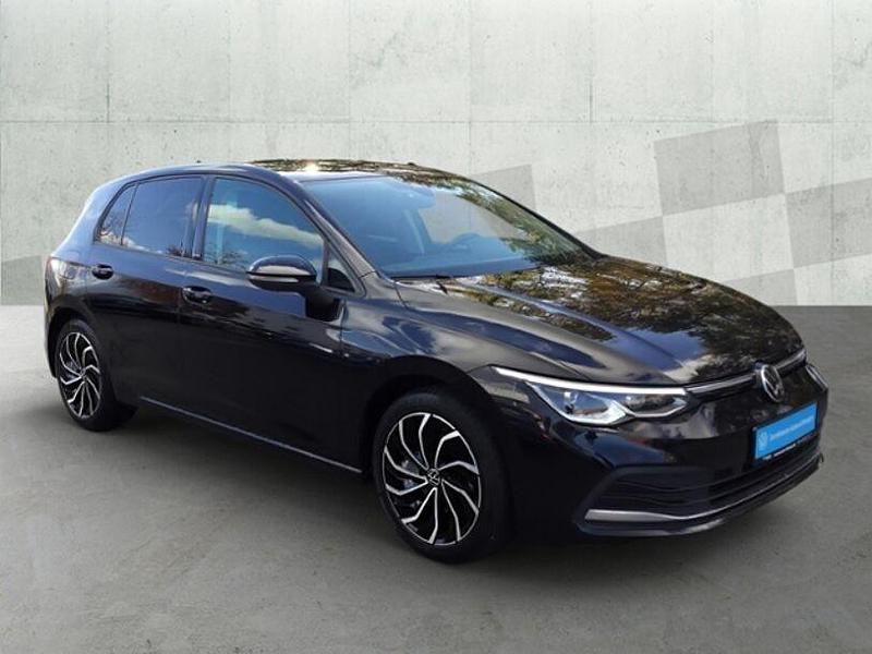 Gebraucht VW Golf VIII Active 150 PS (110 kW) 2022 Deep black perleffekt Limousine