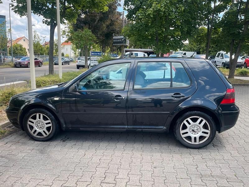 Schwarz Gebraucht 2000 VW Golf IV Kleinwagen | 2.400 € (Etwas zu teuer) - Bild 1/4