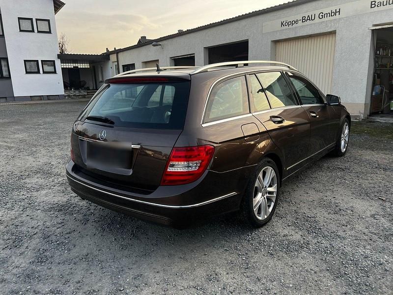 Gebraucht Mercedes C180 156 PS (114 kW) 2013 Braun Kombi