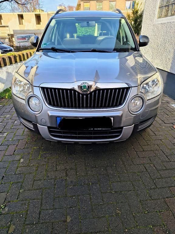 Grau Gebraucht 2013 Skoda Yeti Active SUV | 6.800 € (Guter Preis) - Bild 1/4