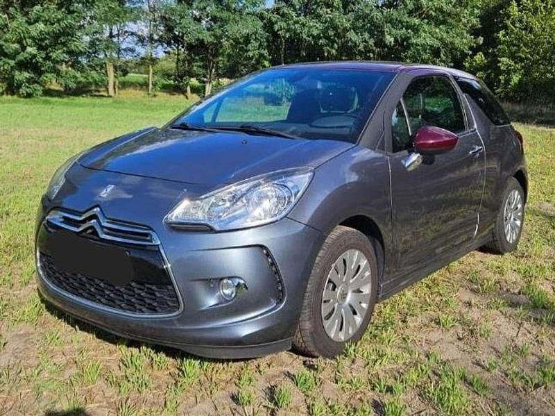 Grau Gebraucht 2011 Citroën DS3 So Chic Limousine | 6.100 € (Guter Preis) - Bild 1/4