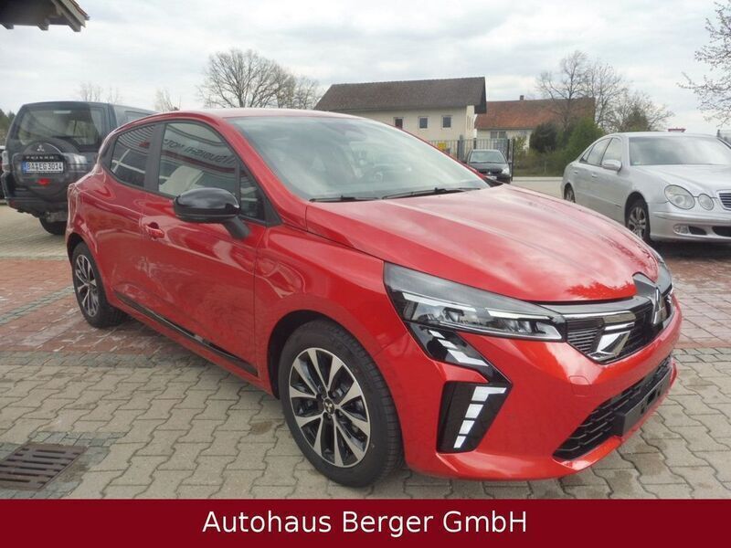Neu Mitsubishi Colt Plus 91 PS (66 kW) 2025 Rot Limousine
