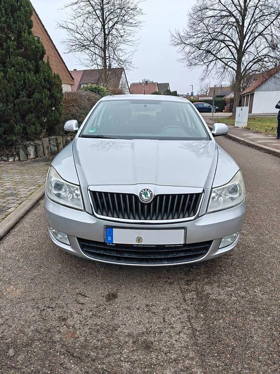 Silber Gebraucht 2009 Skoda Octavia Ambiente Limousine | 6.999 € (Etwas zu teuer) - Bild 1/4
