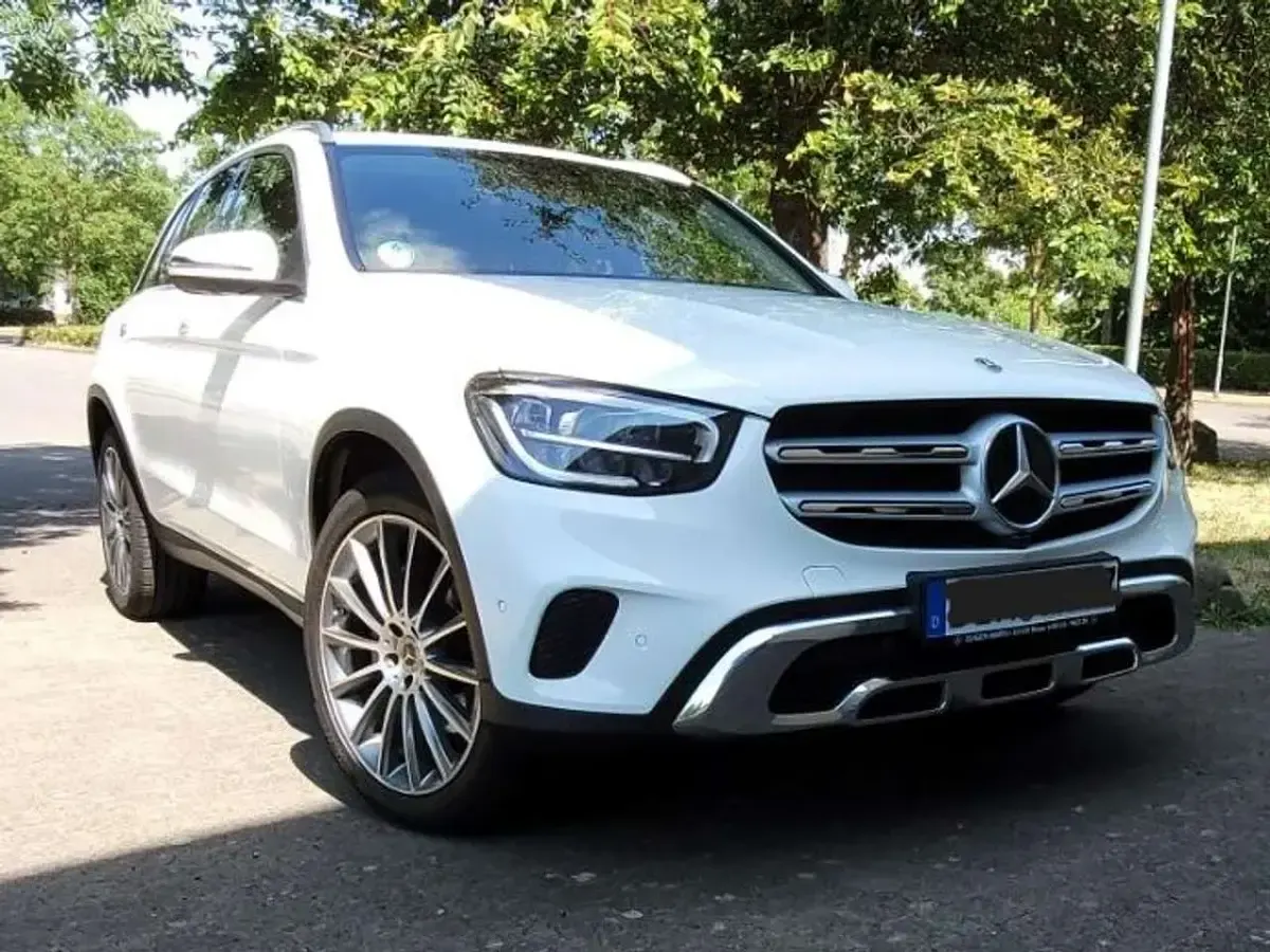 Gebraucht Mercedes GLC300 AMG line Plus 245 PS (180 kW) 2022 Weiß SUV