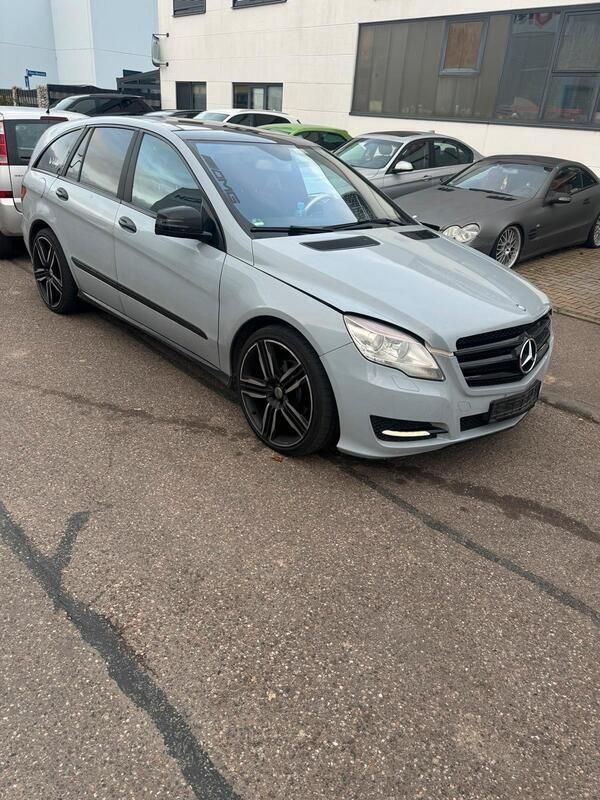Weiß Gebraucht 2012 Mercedes R350 Van / Kleinbus | 14.500 € (Teuer) - Bild 1/4
