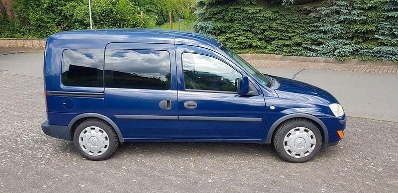 Usado Opel Combo 94 HP (69 kW) 2008 Azul Monovolume