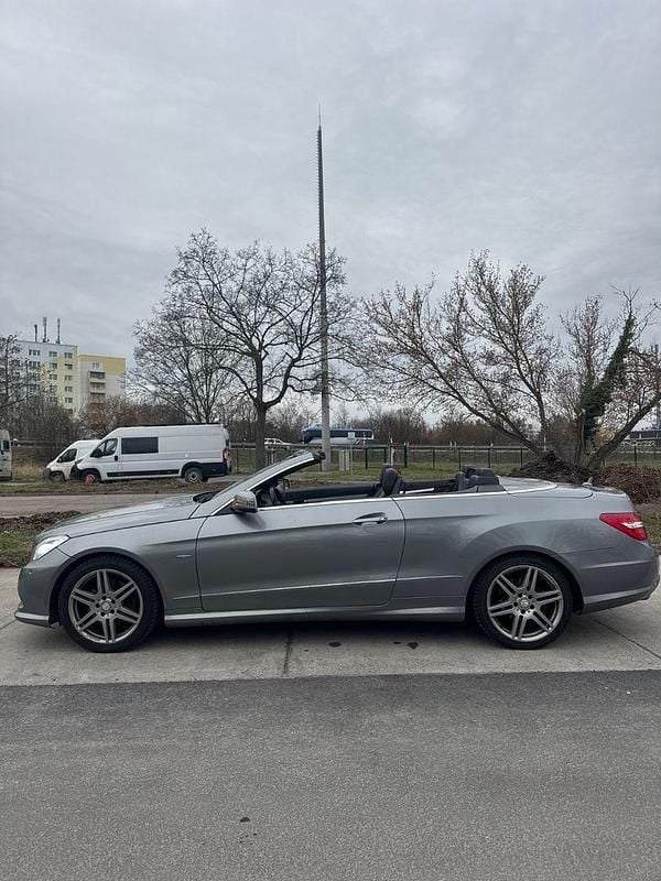 Gebraucht Mercedes E250 Edition 204 PS (150 kW) 2010 Grau Cabrio