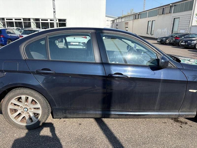 Gebraucht BMW 318 143 PS (105 kW) 2008 Blau Limousine