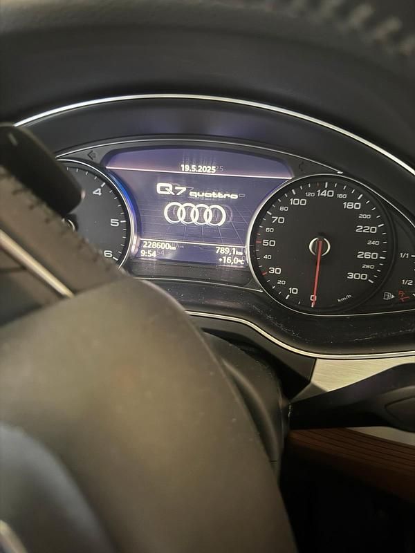 Gebraucht Audi Q7 Ambiente 272 PS (200 kW) 2015 Grau SUV