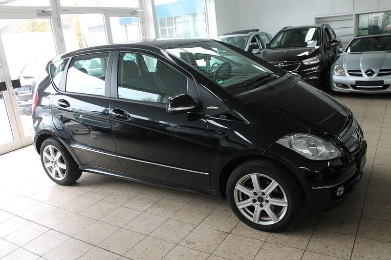 Gebraucht Mercedes A180 Elegance 116 PS (85 kW) 2012 Schwarz Kleinwagen
