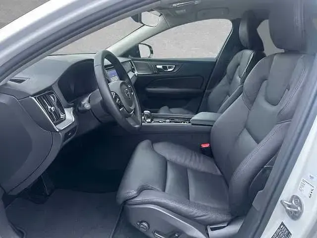 Gebraucht Volvo V60 145 PS (106 kW) 2025 Kombi
