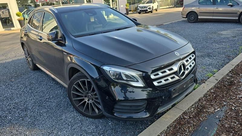 Schwarz Gebraucht 2020 Mercedes GLA180 AMG line SUV | 19.990 € (Guter Preis) - Bild 1/4