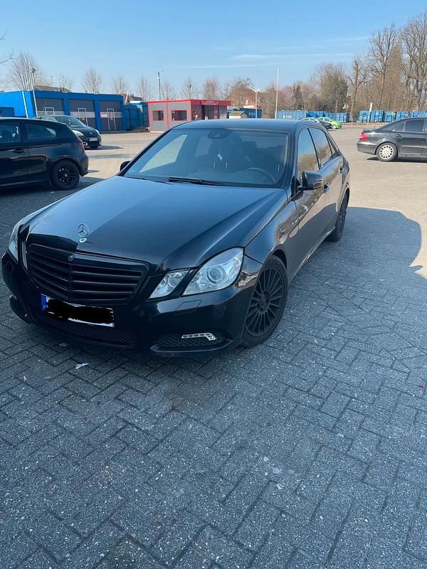 Gebraucht Mercedes E220 170 PS (125 kW) 2009 Schwarz Limousine