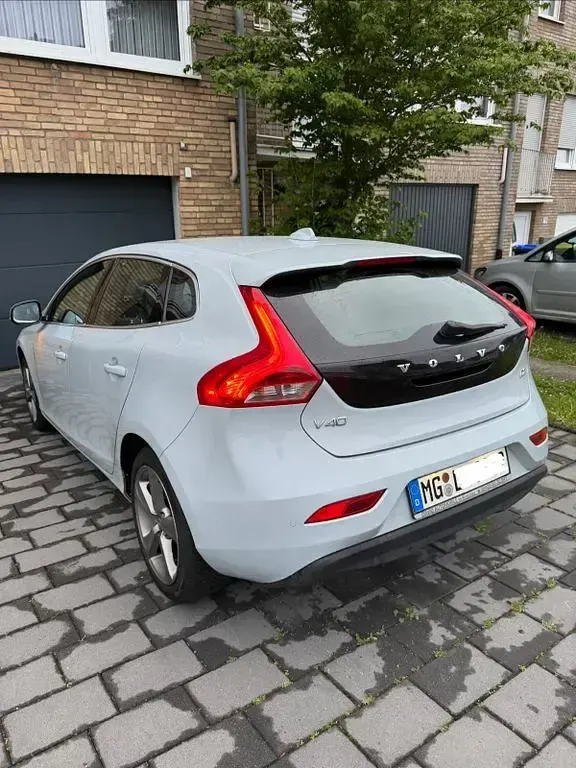 Gebraucht Volvo V40 Summum 114 PS (83 kW) 2012 Blau Kleinwagen