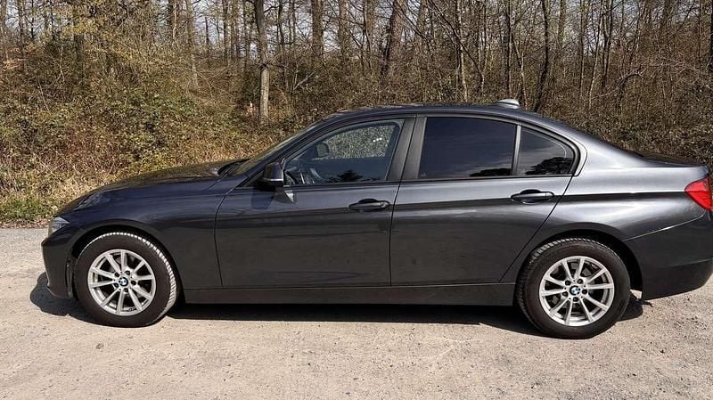 Gebraucht BMW 318 143 PS (105 kW) 2013 Grau Limousine