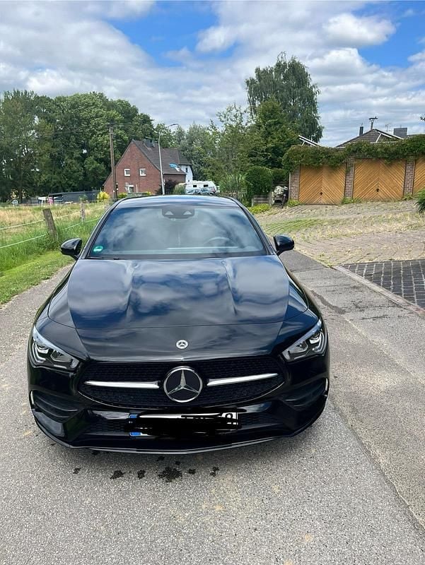 Schwarz Gebraucht 2020 Mercedes CLA250e Limousine | 28.500 € - Bild 1/4