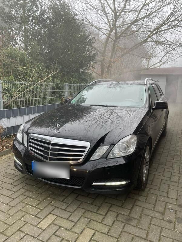 Schwarz Gebraucht 2010 Mercedes E350 Kombi | 7.699 € (Superpreis) - Bild 1/4