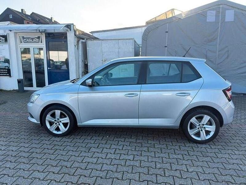 Gebraucht Skoda Fabia 60 PS (44 kW) 2016 Silber Limousine