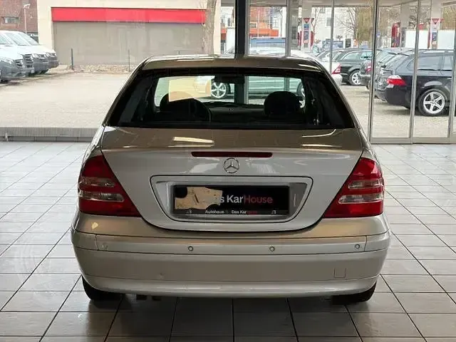 Gebraucht Mercedes C240 Classic 170 PS (125 kW) 2003 Brillantsilber metallic Limousine