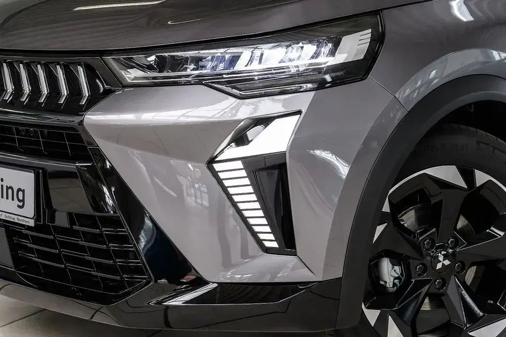 Neu Mitsubishi Grandis Diamant Edition 141 PS (103 kW) 2025 Grau SUV