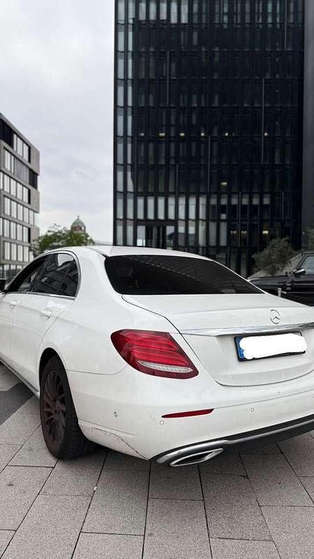 Gebraucht Mercedes E220 194 PS (142 kW) 2017 Weiß Limousine