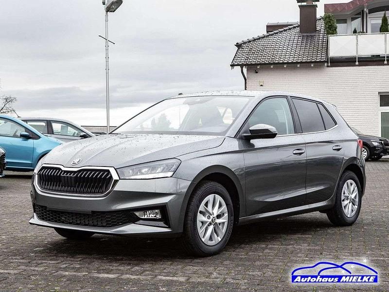Quarzgraumetallic Neu 2024 Skoda Fabia Selection Limousine | 21.490 € (Fairer Preis) - Bild 1/4