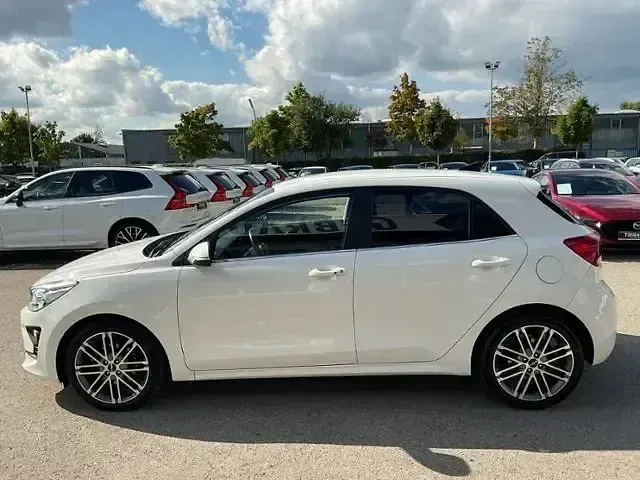 Gebraucht Kia Rio Spirit 199 PS (146 kW) 2022 Schneeweiß SUV