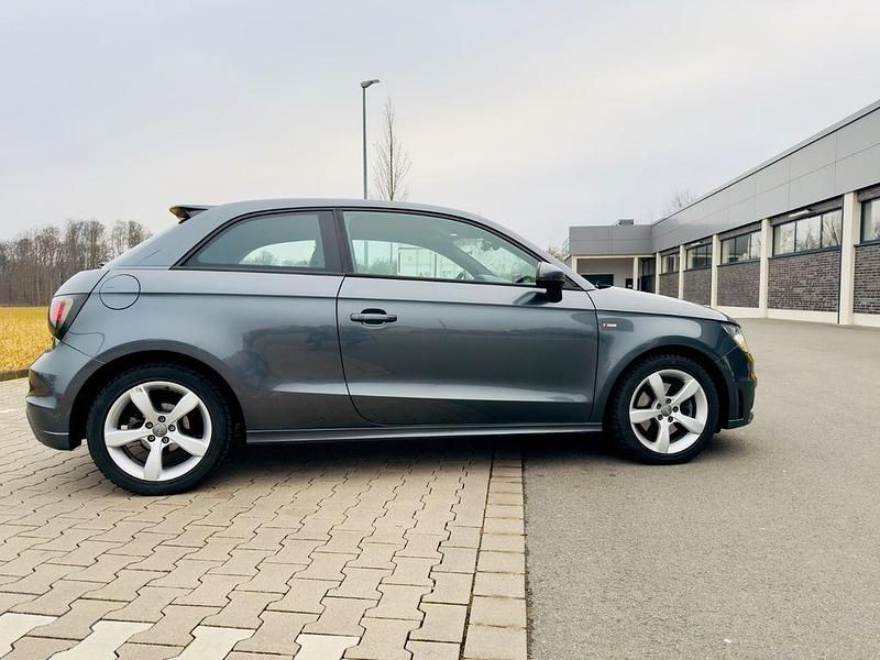 Gebraucht Audi A1 S-Line 122 PS (89 kW) 2013 Grau Kleinwagen
