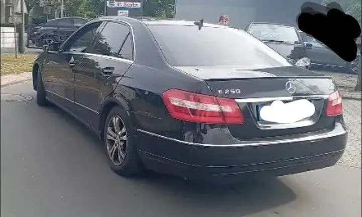 Gebraucht Mercedes E250 204 PS (150 kW) 2009 Schwarz Limousine