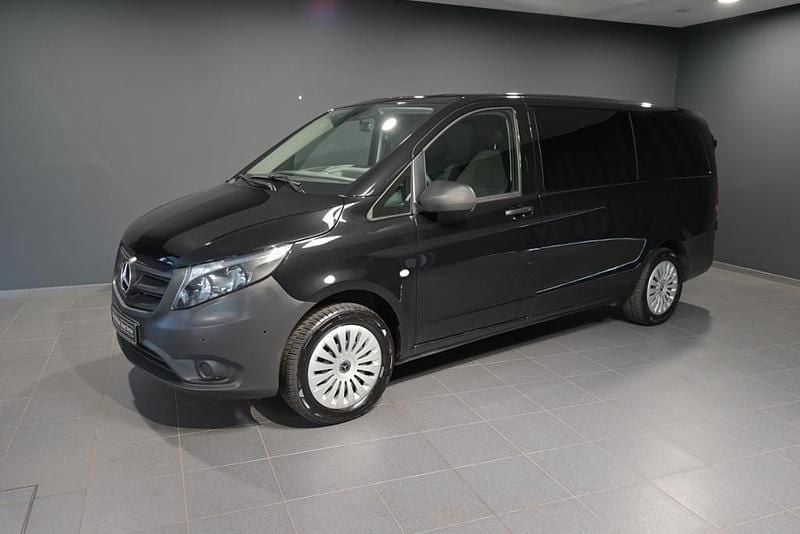 Obsidianschwarz metallic Gebraucht 2023 Mercedes Vito Van / Kleinbus | 45.815 € - Bild 1/4