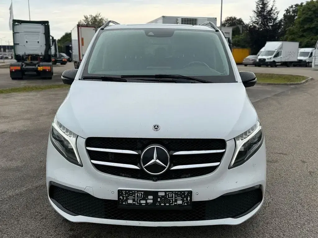 Gebraucht Mercedes V300 AMG 237 PS (174 kW) 2021 Weiß Van / Kleinbus