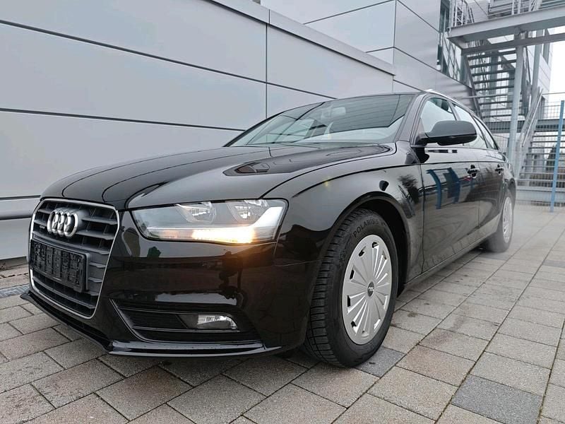Schwarz Gebraucht 2015 Audi A4 Kombi | 9.500 € (Guter Preis) - Bild 1/4