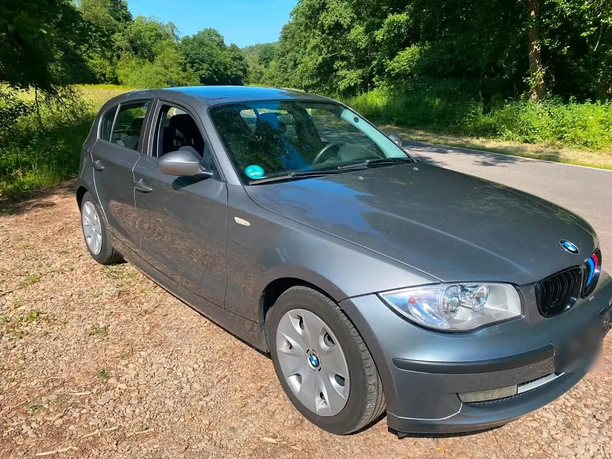 Gebraucht BMW 116 122 PS (89 kW) 2009 Grau Kleinwagen