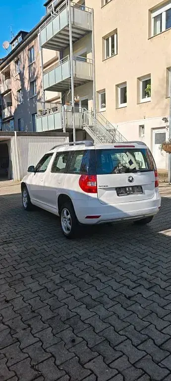 Używany Skoda Yeti Active 105 KM (77 kW) 2014 Biały SUV