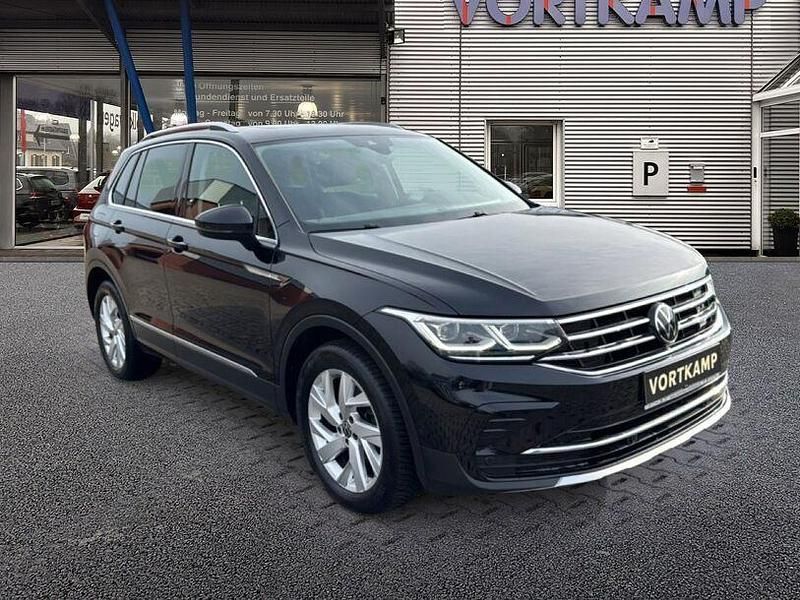 Gebraucht VW Tiguan Elegance 150 PS (110 kW) 2022 Deep black perleffekt SUV