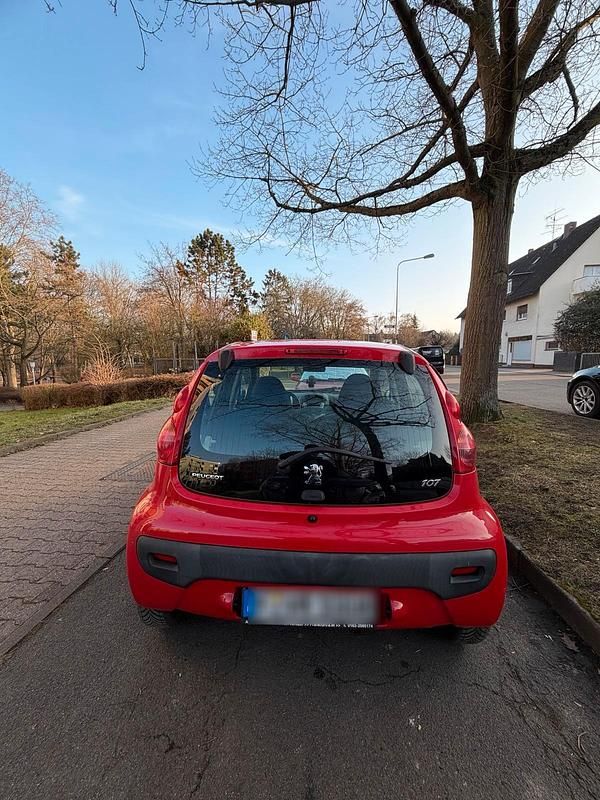 Gebraucht Peugeot 107 68 PS (50 kW) 2011 Rot Kleinwagen