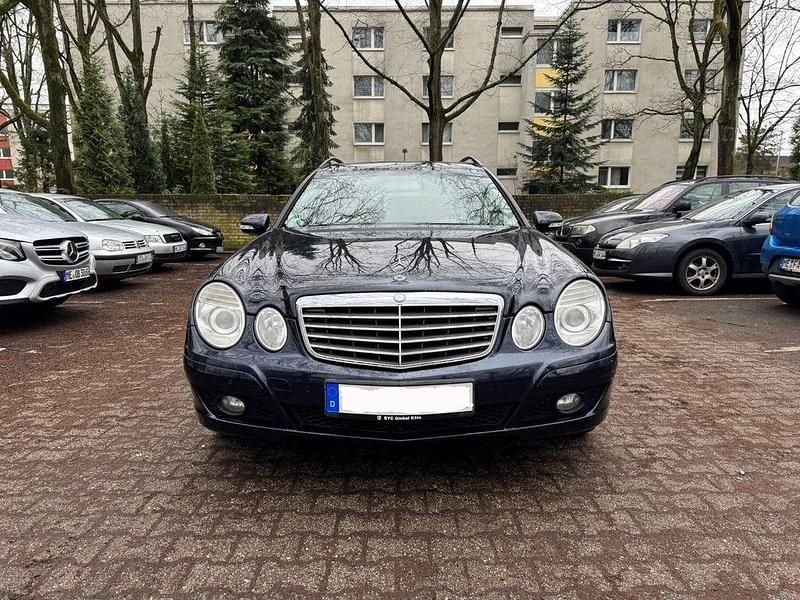 Gebraucht Mercedes E280 190 PS (139 kW) 2009 Blau Limousine