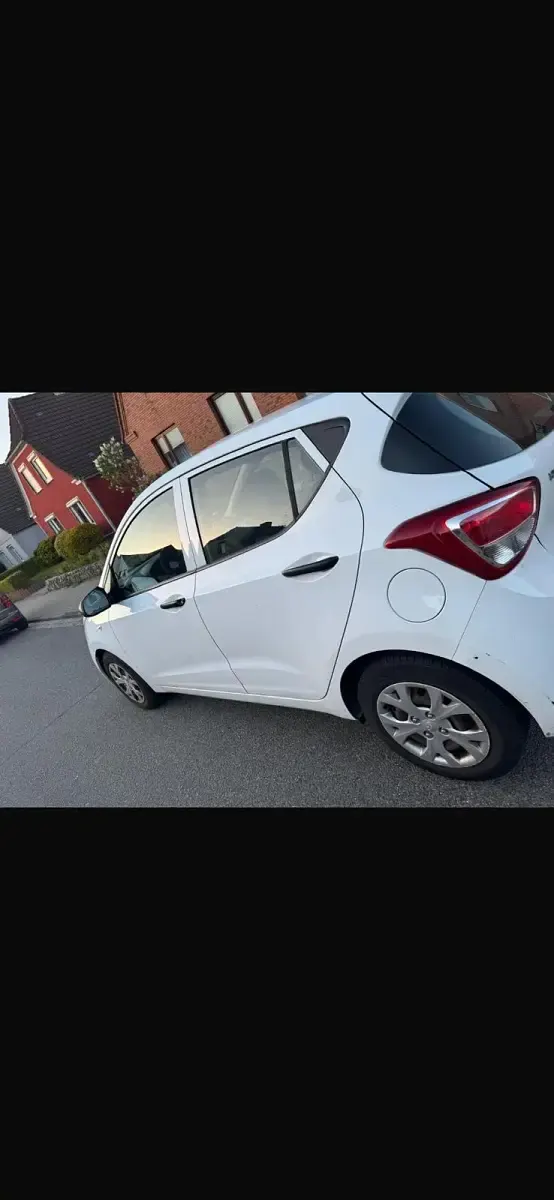 Gebraucht Hyundai i10 67 PS (49 kW) 2015 Weiß Kleinwagen