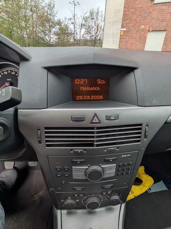 Gebraucht Opel Astra Edition 105 PS (77 kW) 2006 Silber Limousine