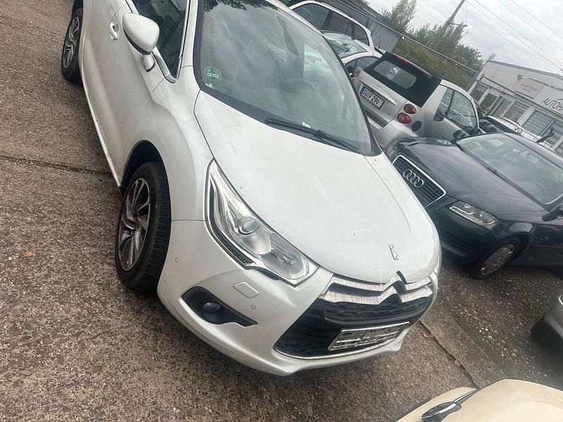 Weiß Gebraucht 2013 Citroën DS4 Kleinwagen | 9.000 € - Bild 1/4