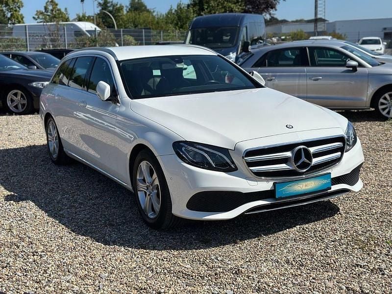 Gebraucht Mercedes E200 Avantgarde 184 PS (135 kW) 2016 Polarweiss  unilack Kombi