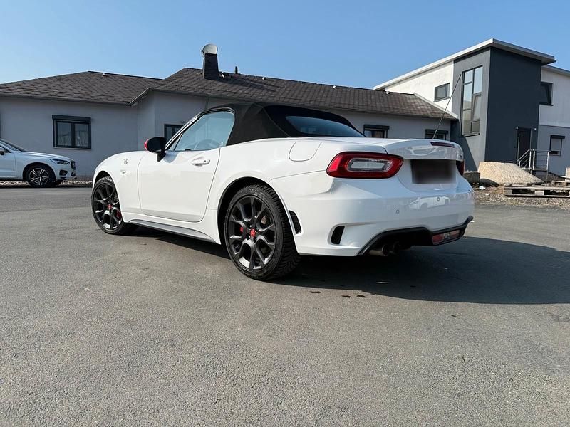 Gebraucht Abarth 124 Spider 170 PS (125 kW) 2018 Weiß Cabrio